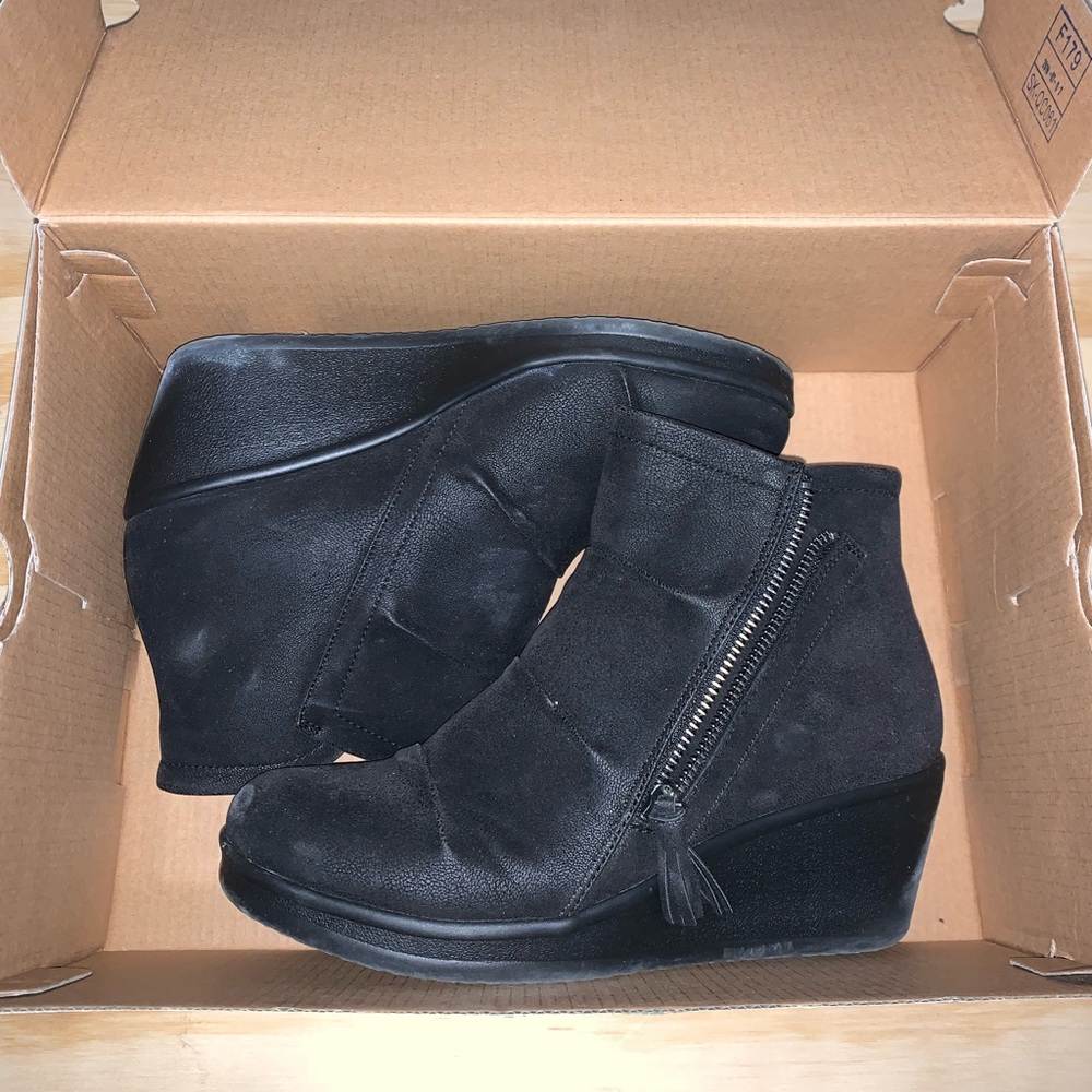 Sketcher black memory foam booties size 8.5